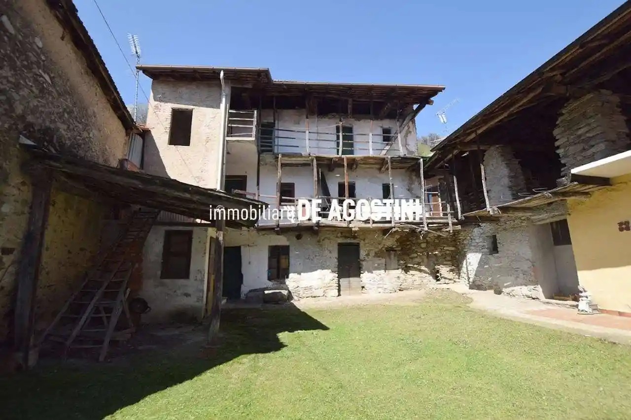 Casa indipendente in vendita a Massino Visconti