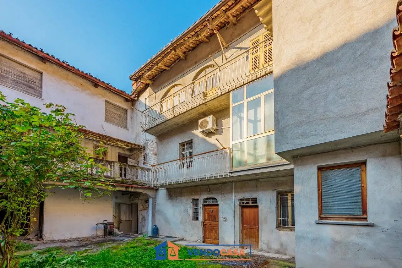 Palazzo - Edificio in vendita a Farigliano