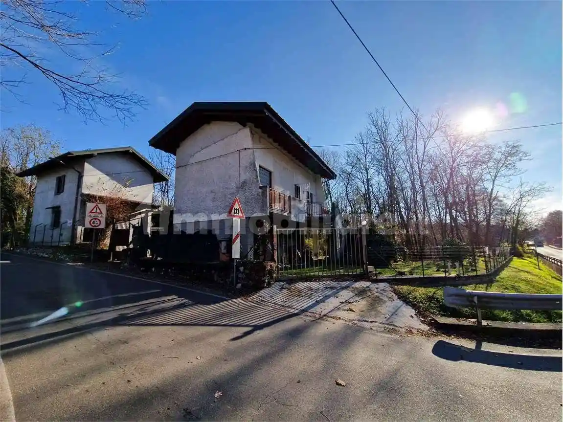 Villa in vendita a Besozzo