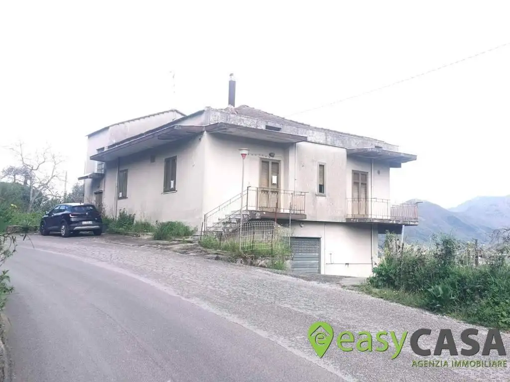 Villa in vendita a Montecorvino Rovella