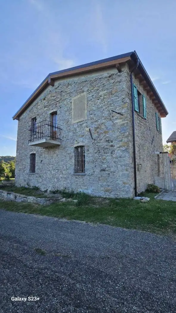 Casa indipendente in vendita a Valmozzola