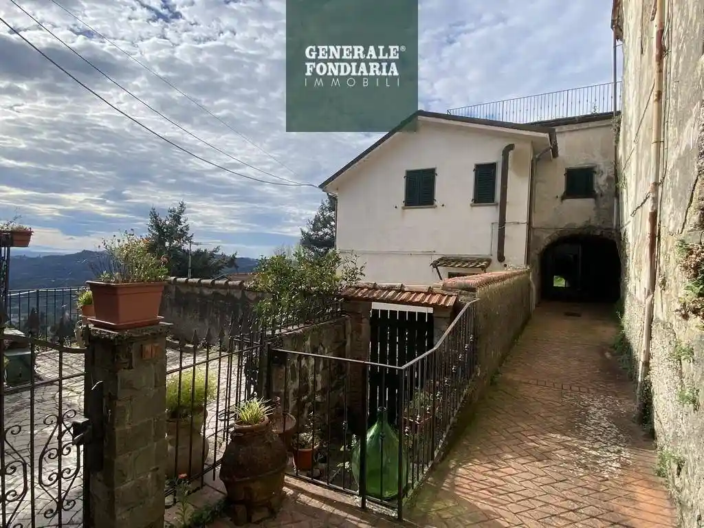 Casa indipendente in vendita a Follo