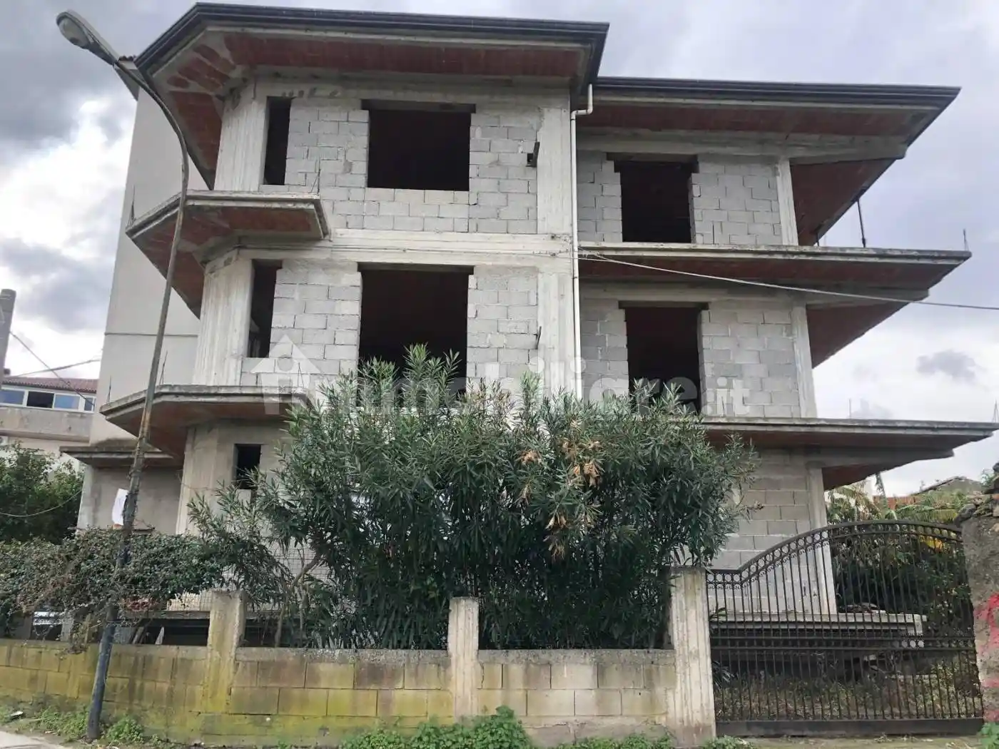 Palazzo - Edificio in vendita a Barcellona Pozzo di Gotto