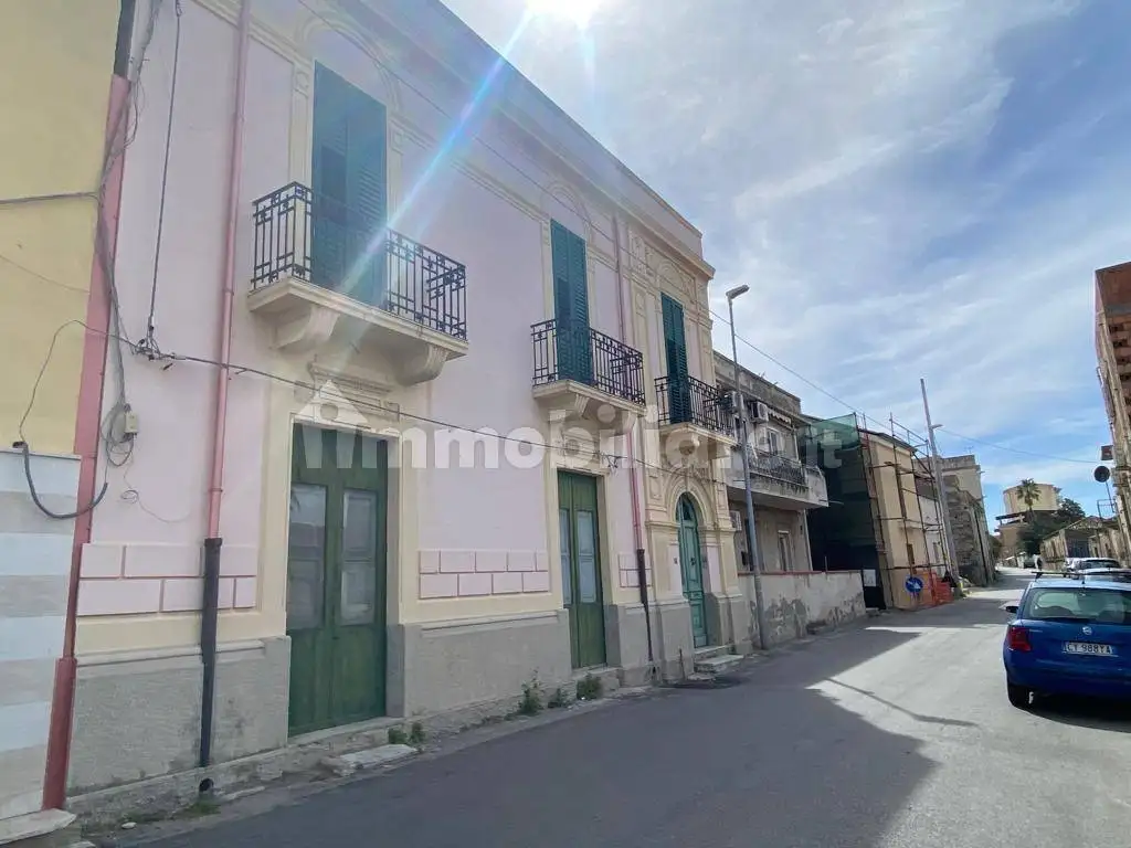 Palazzo - Edificio in vendita a Reggio Calabria
