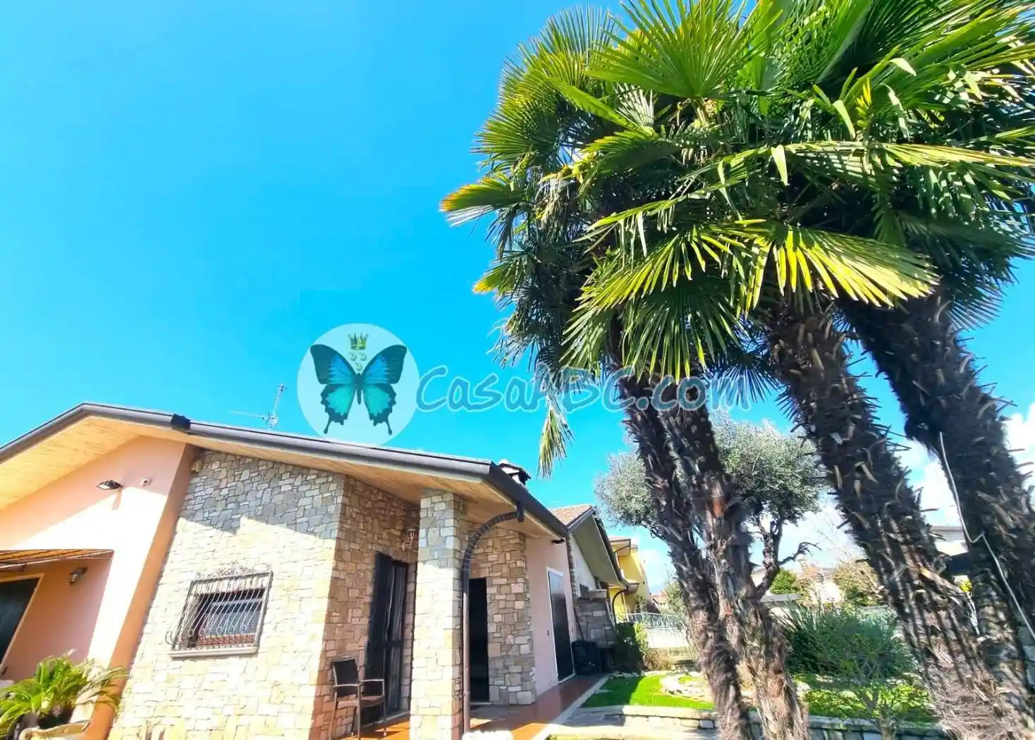 Villa in vendita a Calcinate