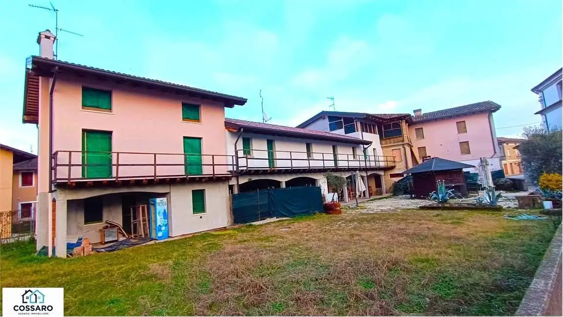 Palazzo - Edificio in vendita a Pocenia