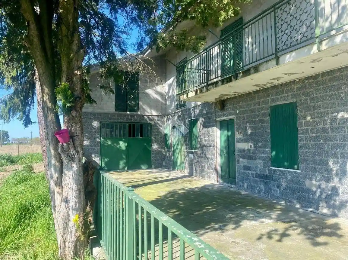 Casa indipendente in vendita a Sale