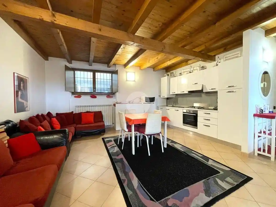 Bilocale via C. Battisti 64, Centro, Zandobbio - foto 2