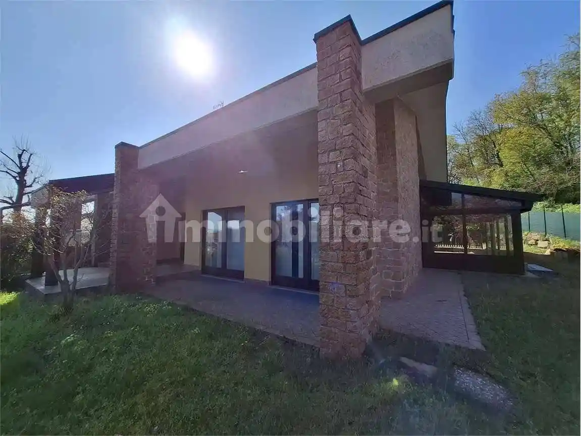 Villa in vendita a Castelletto Sopra Ticino