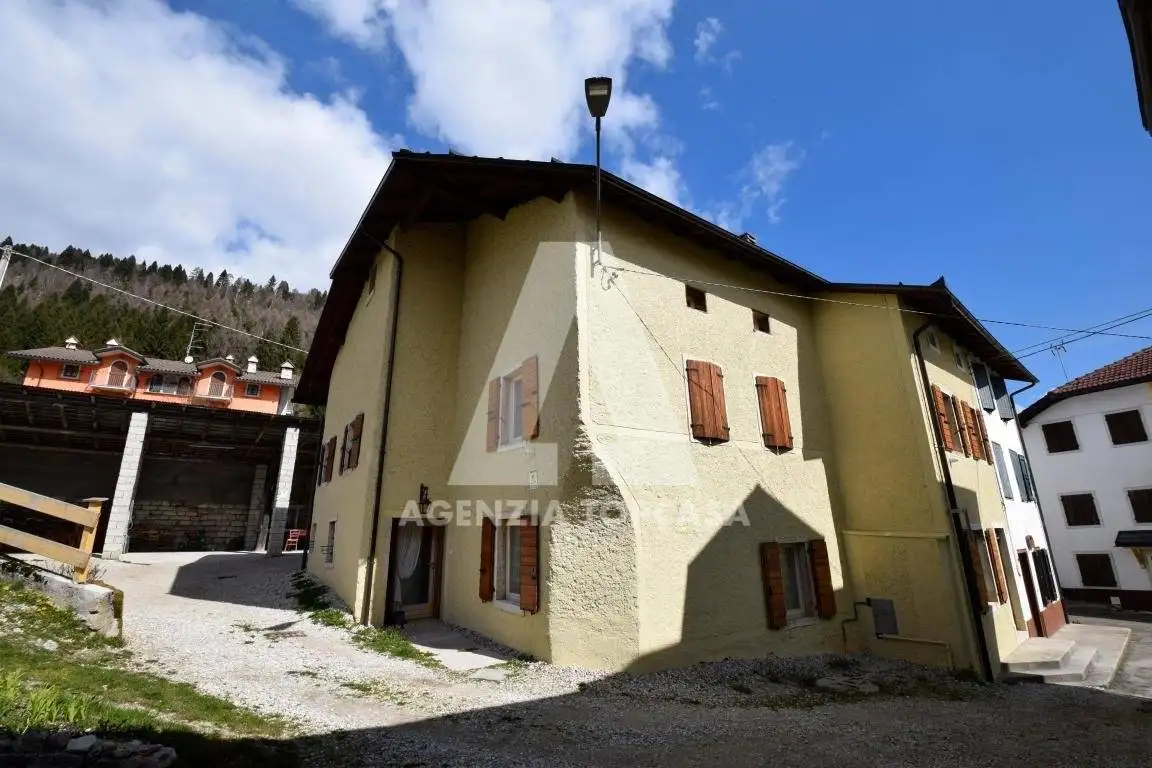 Casa indipendente in vendita a Rotzo