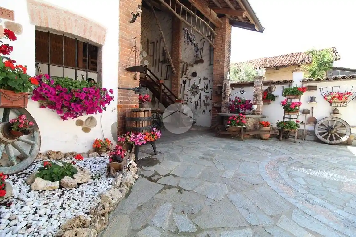 Casa indipendente in vendita a Sanfrè