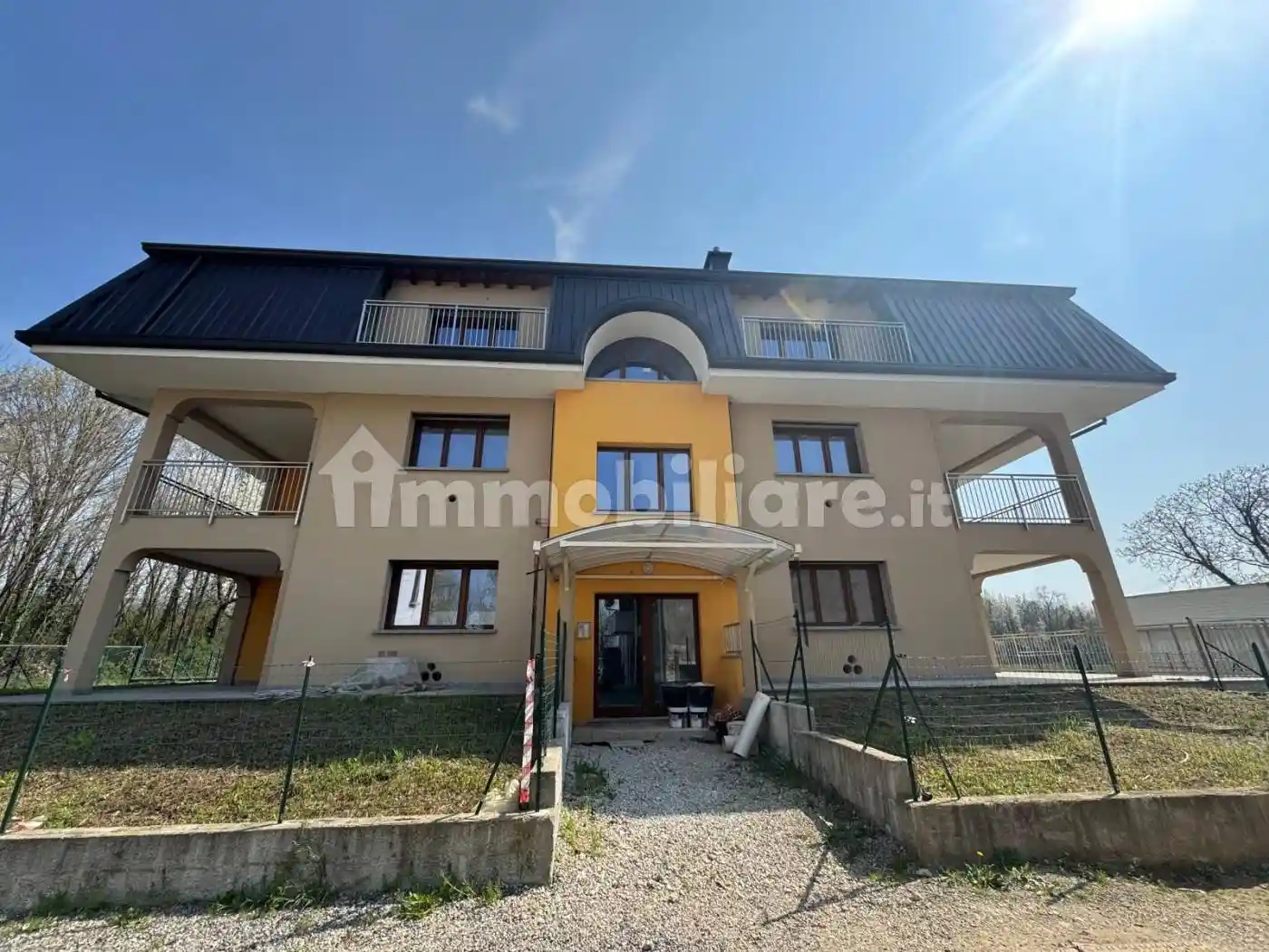 Appartamento in vendita a Lonate Ceppino