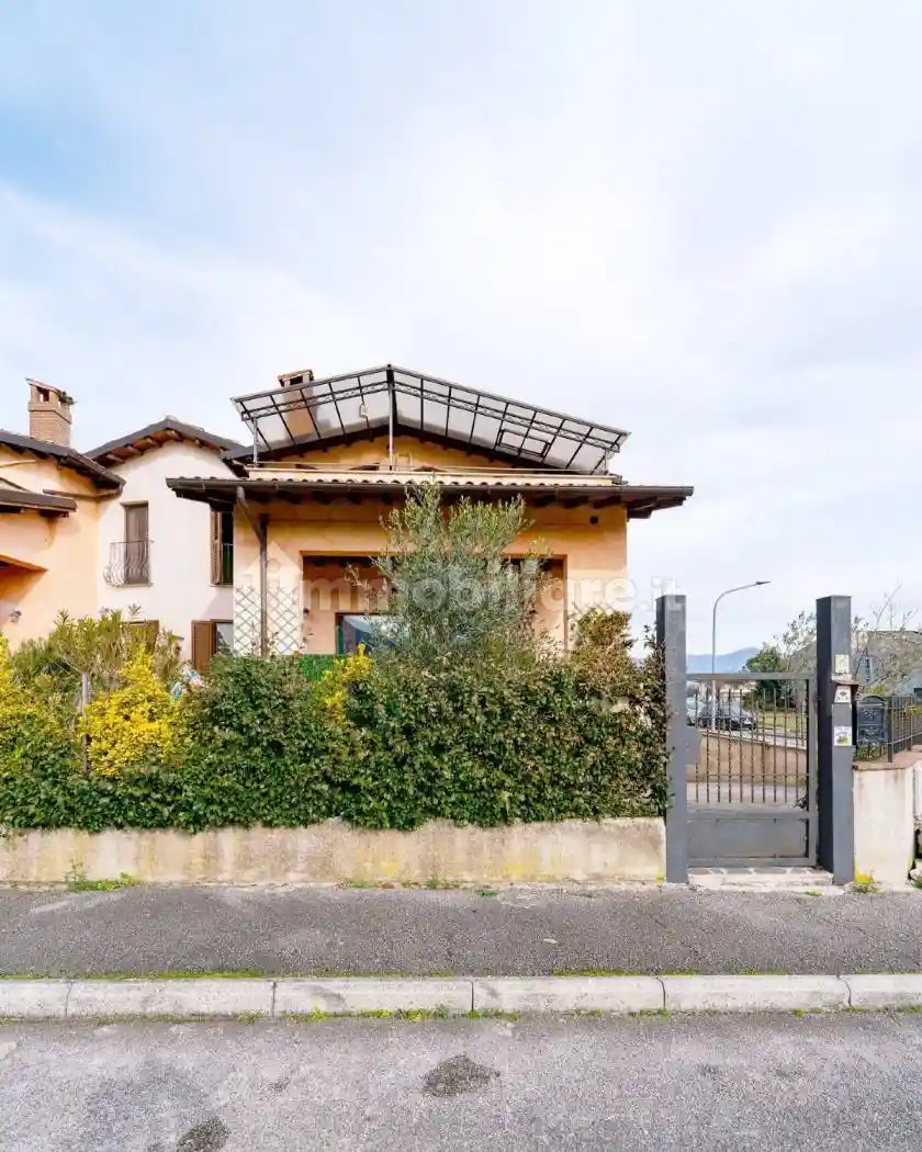 Villa in vendita a Contigliano