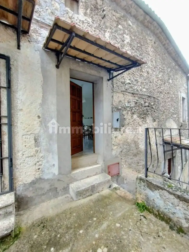 Casa indipendente in vendita a Colle San Magno