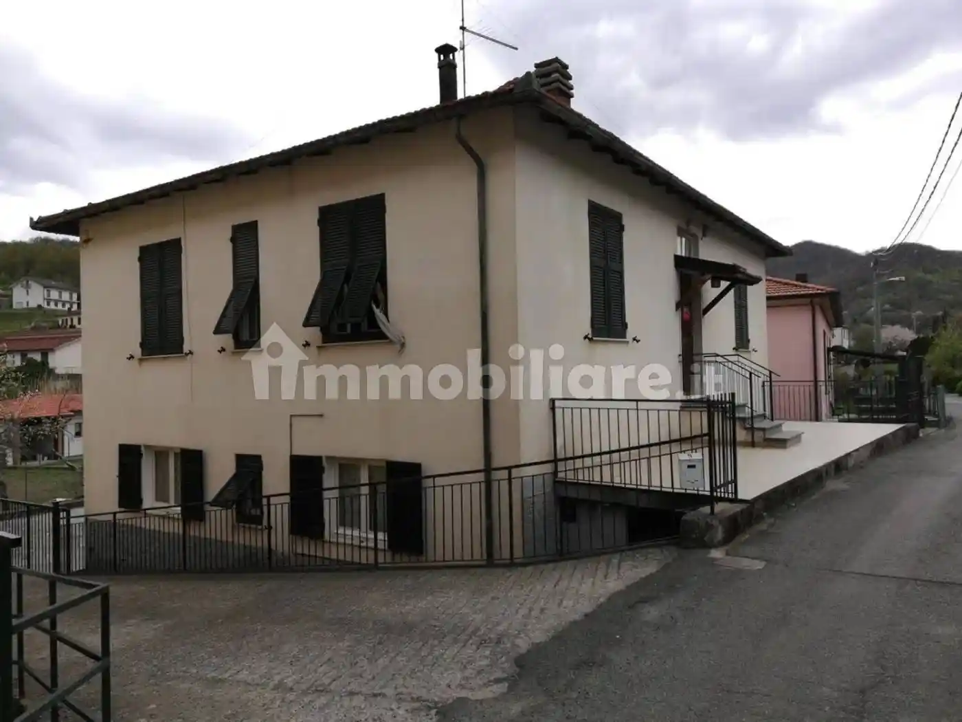 Villa in vendita a Varese Ligure