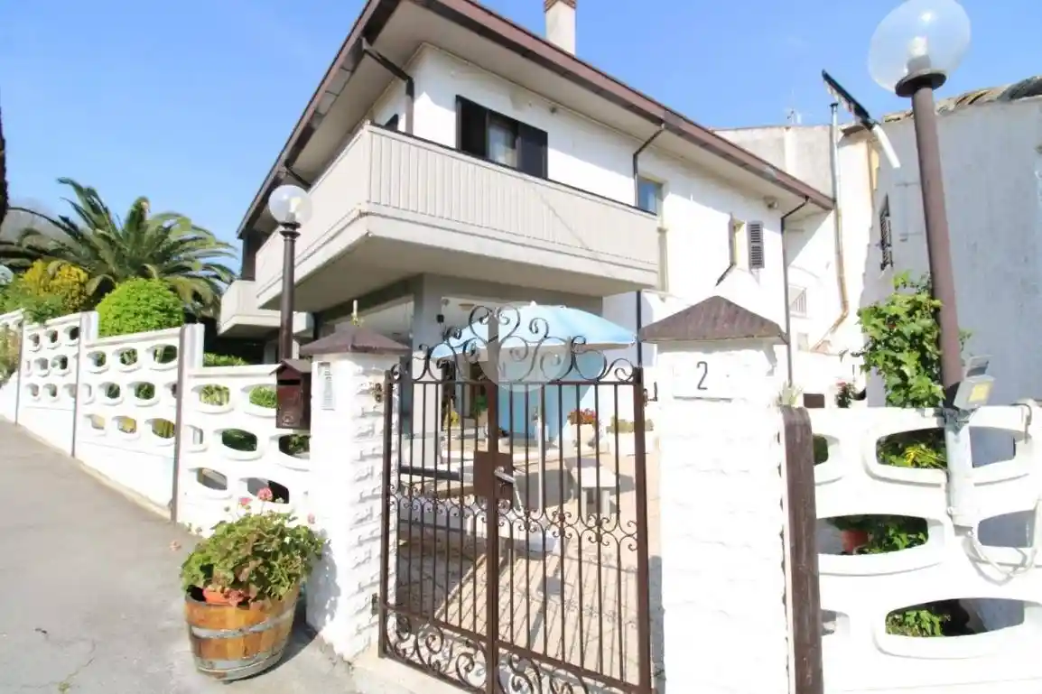 Terratetto unifamiliare ATRI CONTRADA CAMPOLUNGO   SN Piano T-1 3, Atri - foto 2