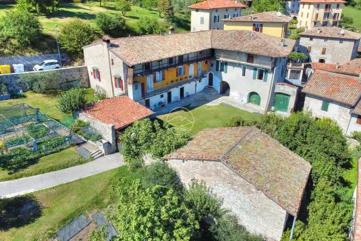 Appartamento in vendita a Gargnano