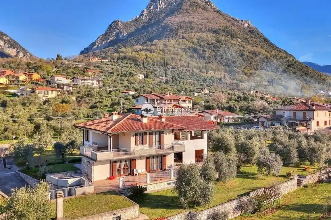 Villa in vendita a Toscolano-Maderno