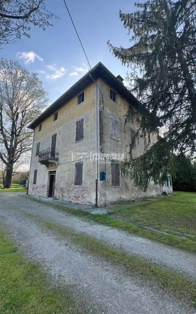 Palazzo - Edificio in vendita a Campogalliano