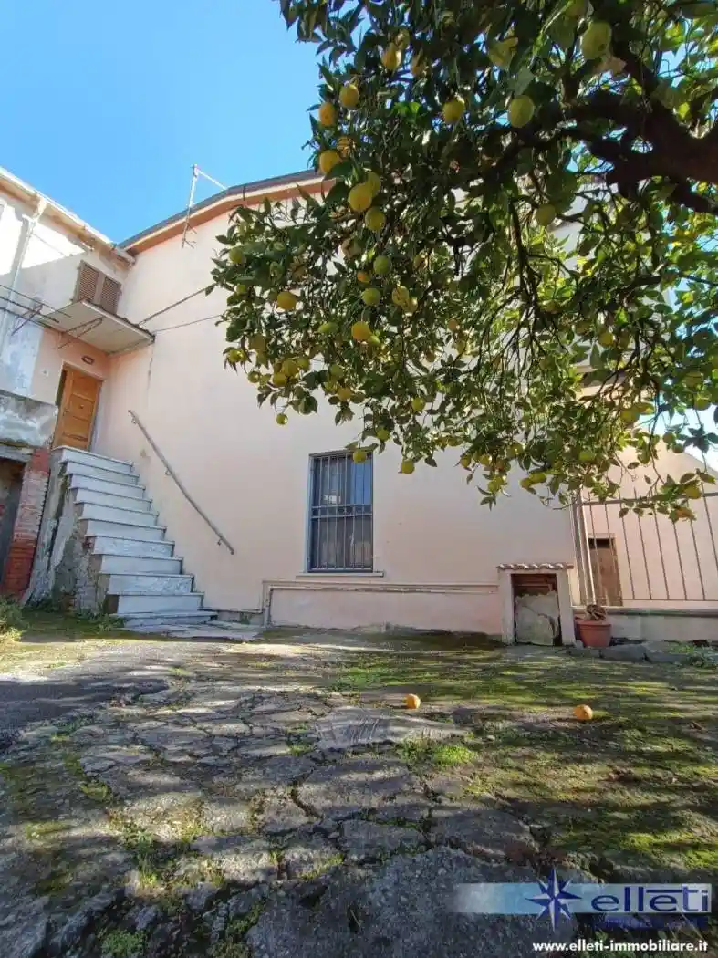 Casa indipendente in vendita a Massa