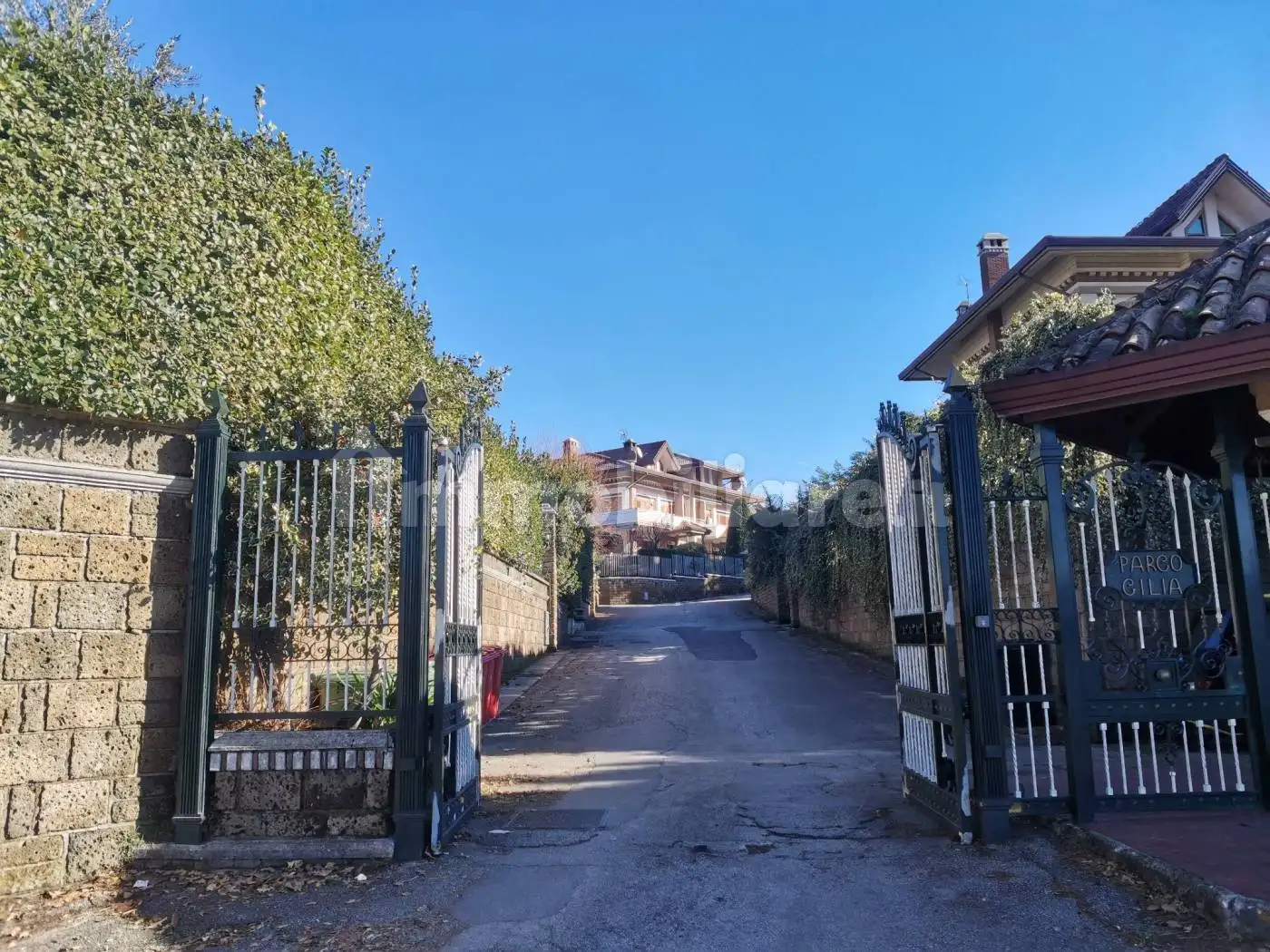 Villa bifamiliare via Tuoro Cappuccini, A. Annarumma, A. Gasperi, F. Tedesco, Avellino