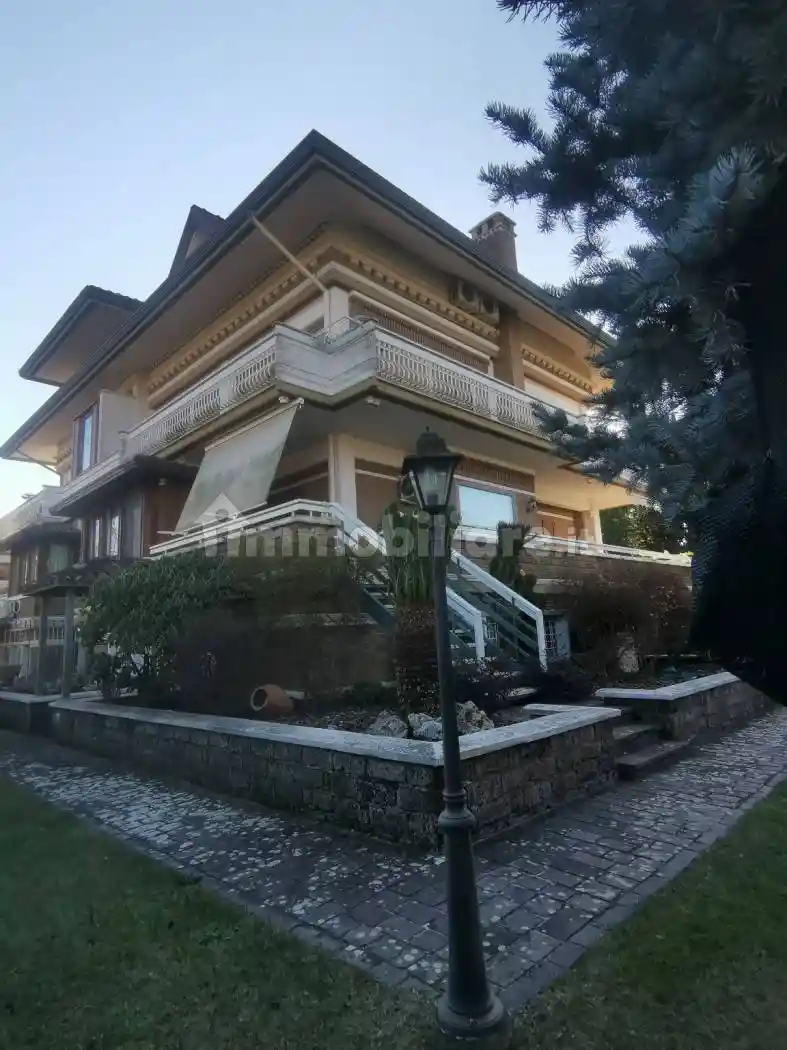 Villa bifamiliare via Tuoro Cappuccini, A. Annarumma, A. Gasperi, F. Tedesco, Avellino - foto 2