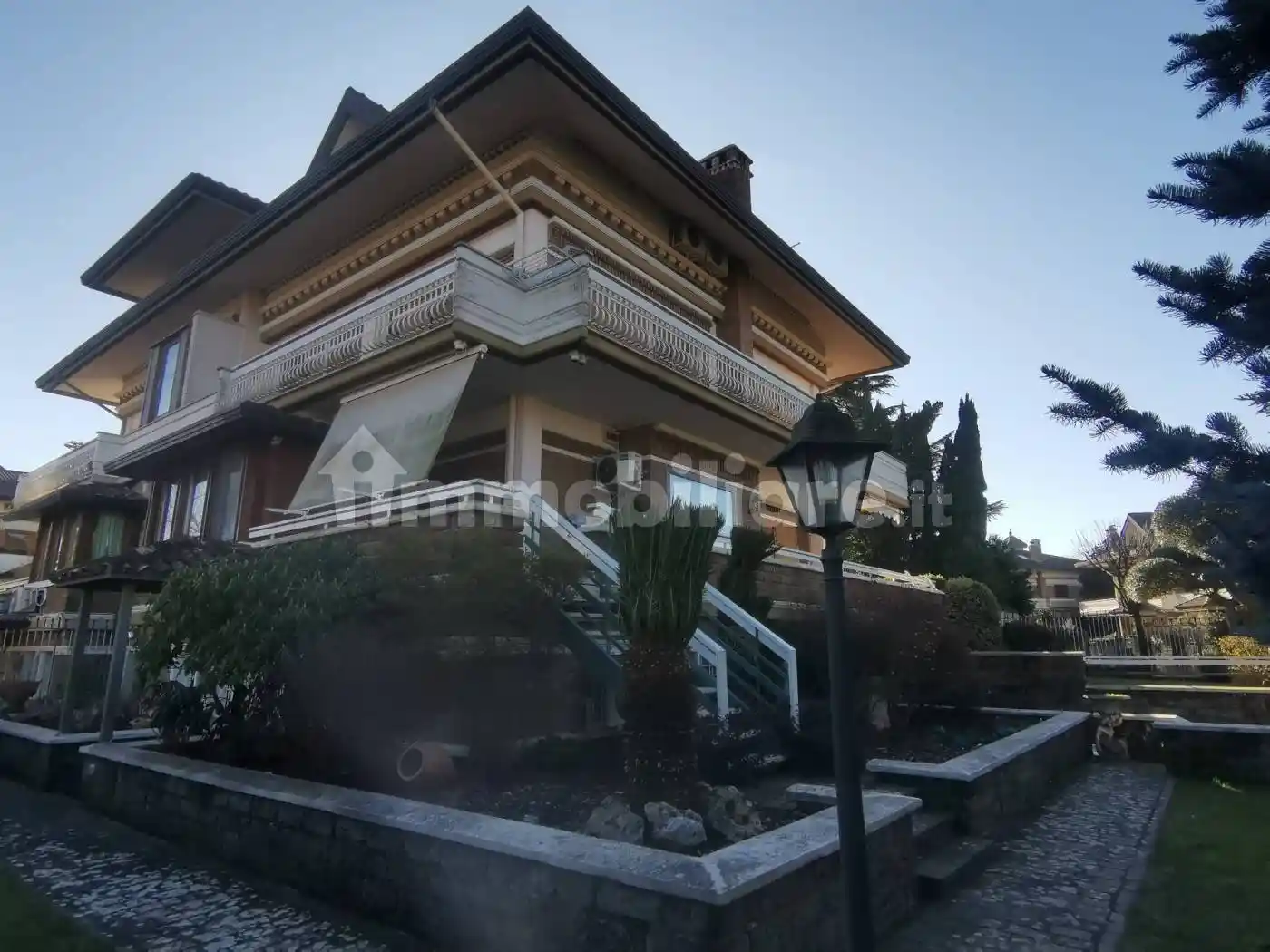 Villa bifamiliare via Tuoro Cappuccini, A. Annarumma, A. Gasperi, F. Tedesco, Avellino - foto 3