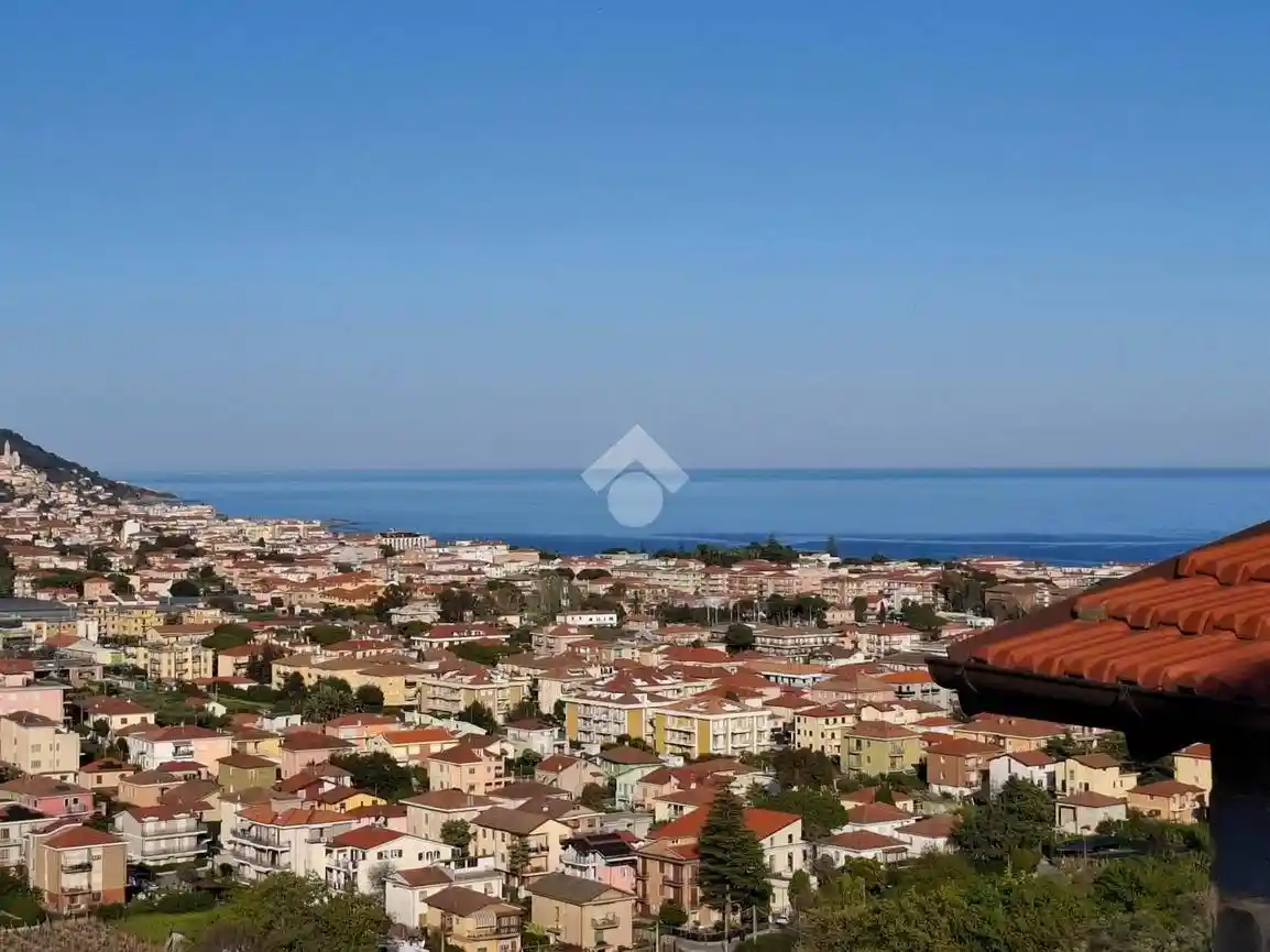 Casa indipendente in vendita a Diano Marina