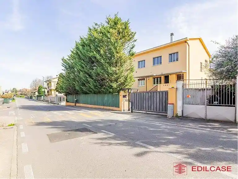 Palazzo - Edificio in vendita a Paderno Dugnano