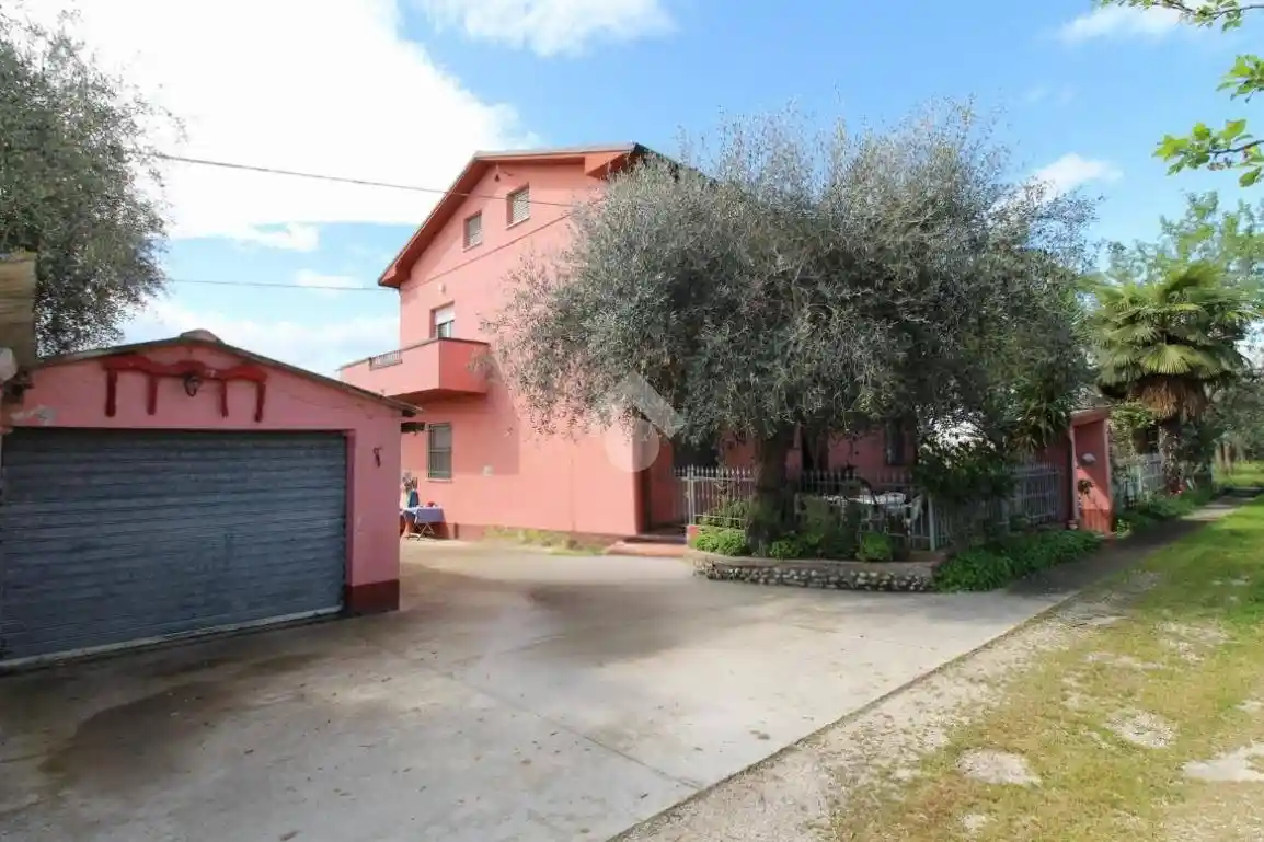 Casa indipendente in vendita a Bellante