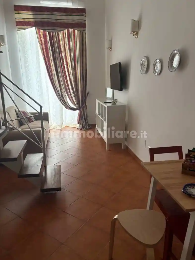 Palazzo - Edificio in Affitto - foto 3