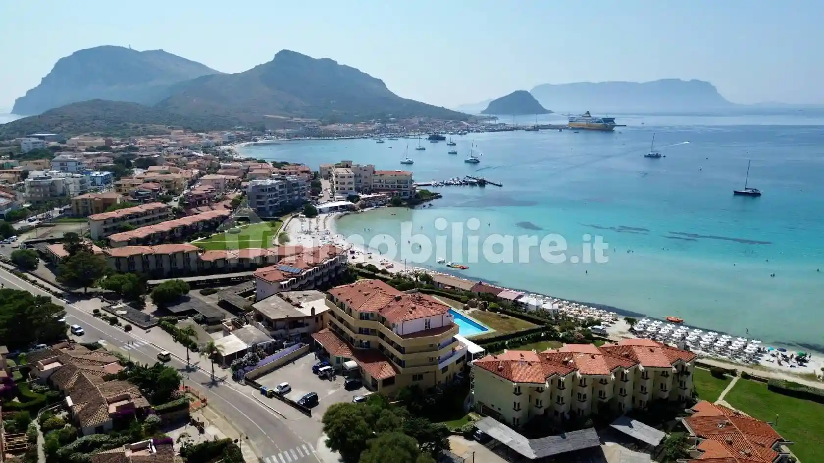 Palazzo - Edificio in vendita a Golfo Aranci