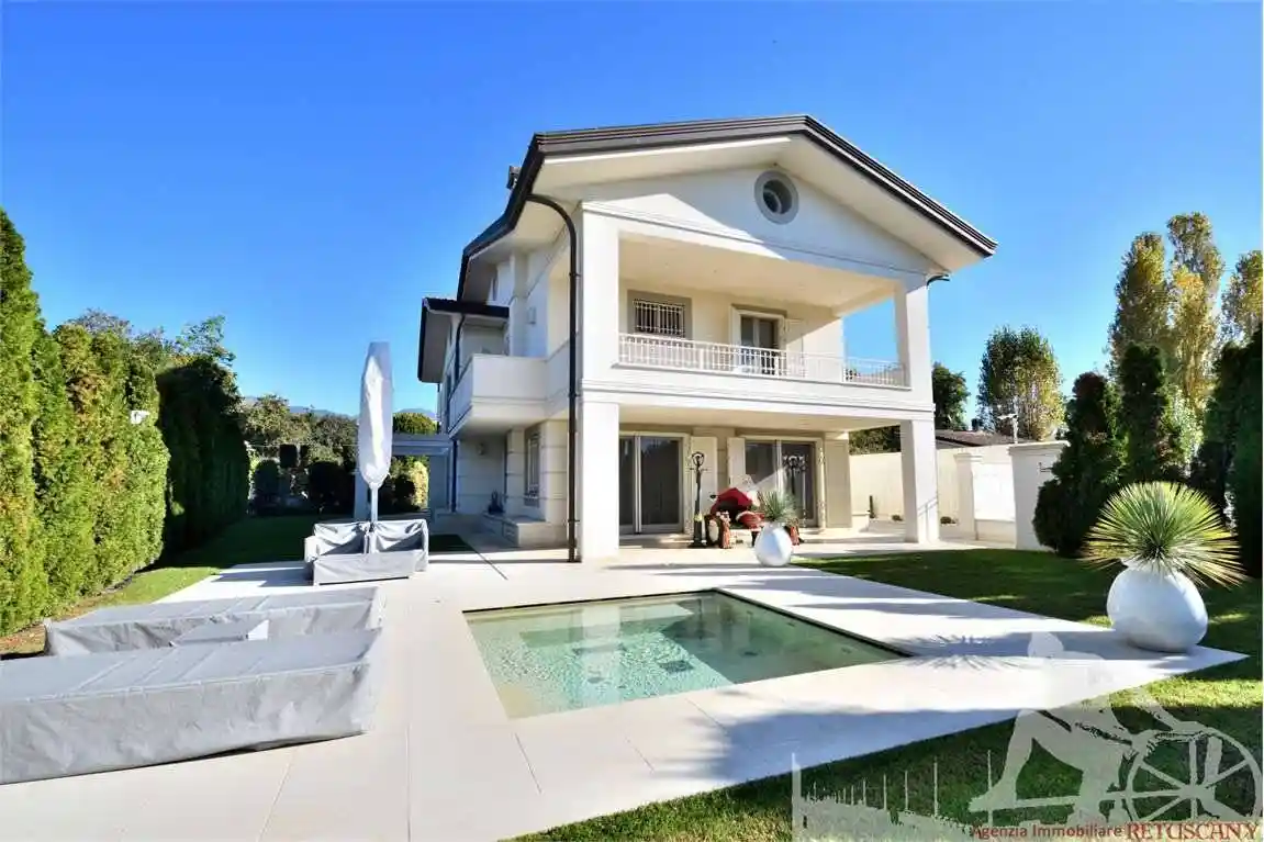 Villa in vendita a Forte dei Marmi