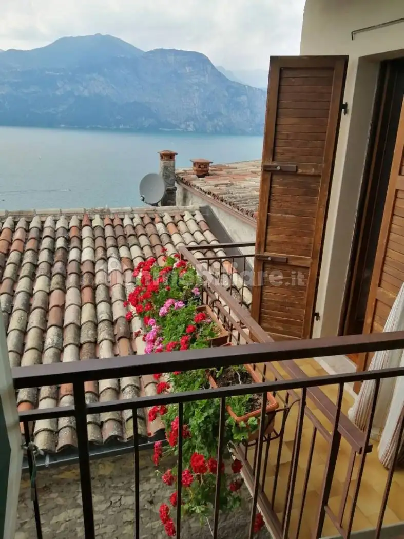 Trilocale via Prada 10, Magugnano, Brenzone sul Garda