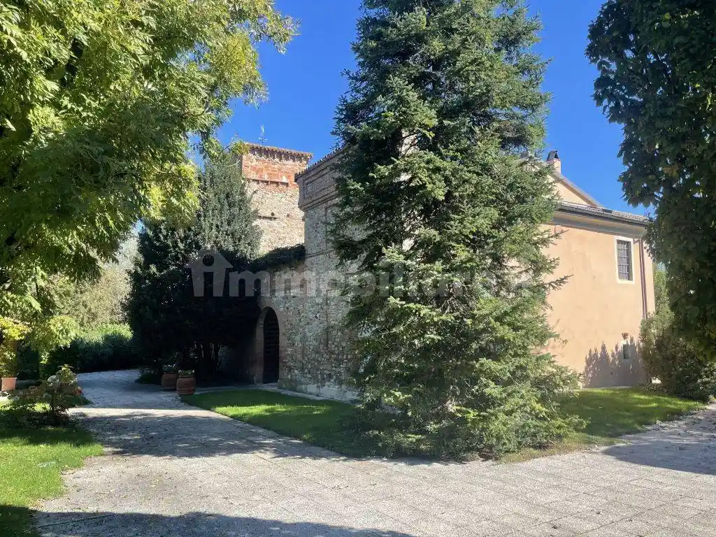 Rustico - Casale in vendita a Gazzola