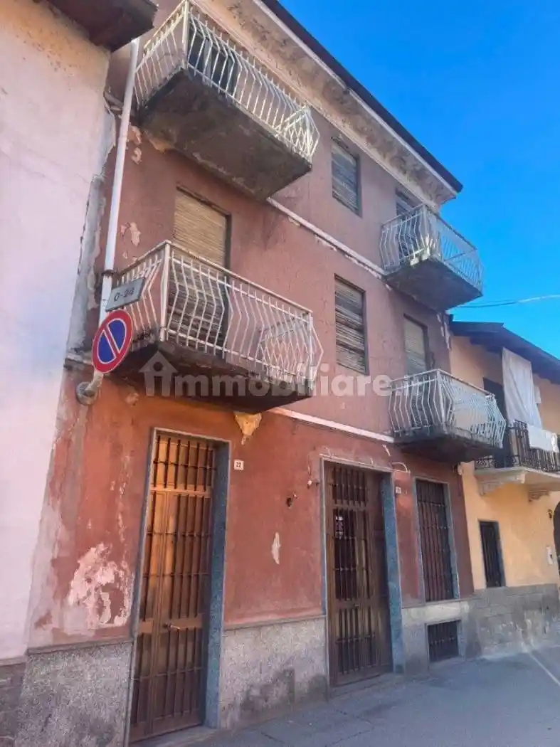 Palazzo - Edificio in vendita a Cerano