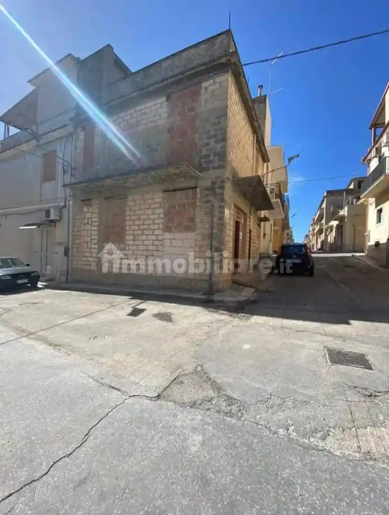 Palazzo - Edificio in vendita a Rosolini