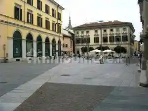 Casa indipendente in vendita a Novara