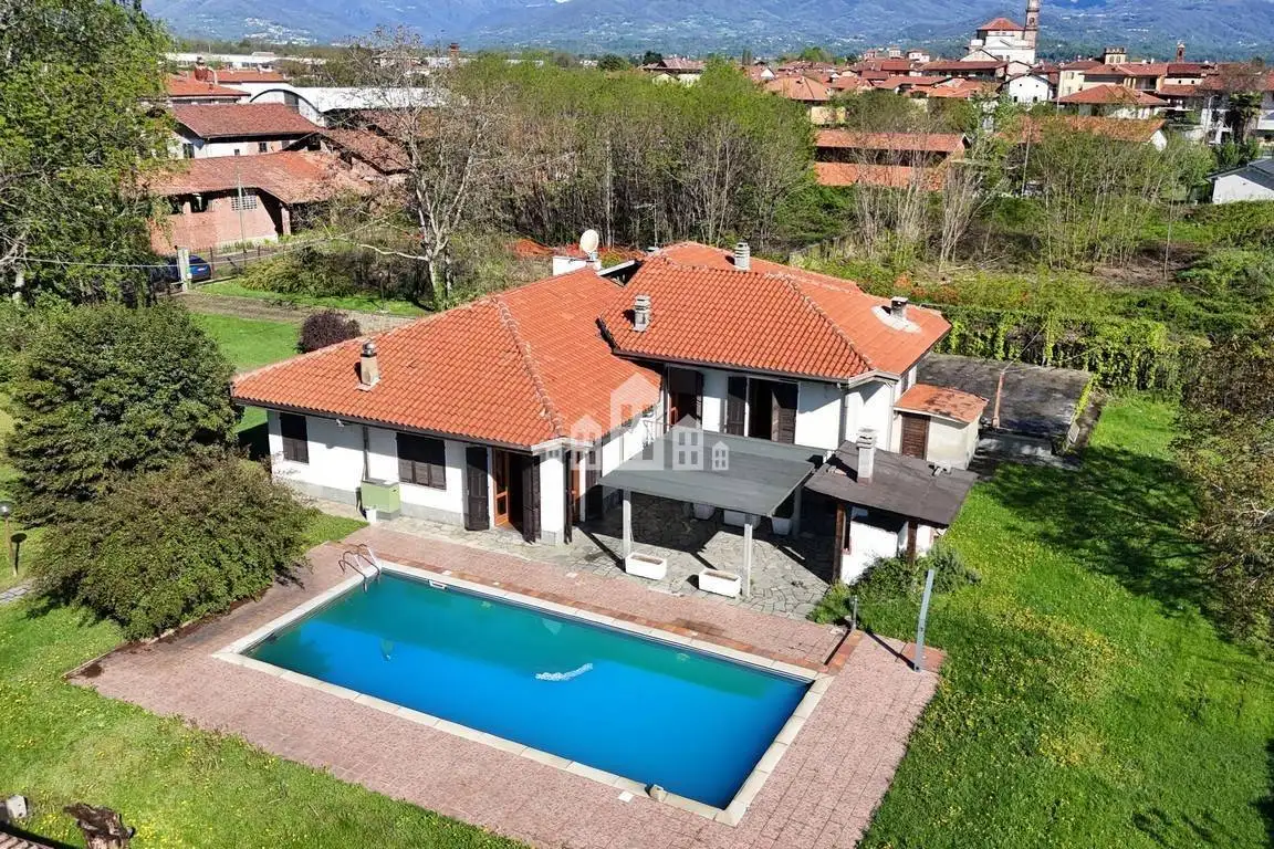Villa in vendita a Ozegna