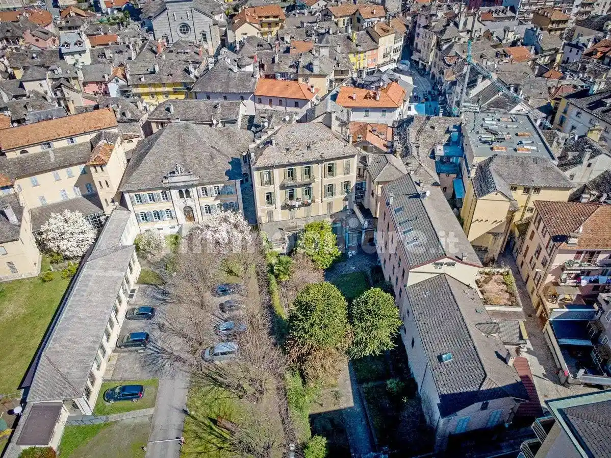 Palazzo - Edificio in vendita a Domodossola