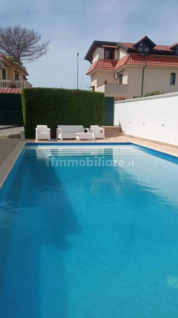 Villetta a schiera in affitto a Castel Volturno