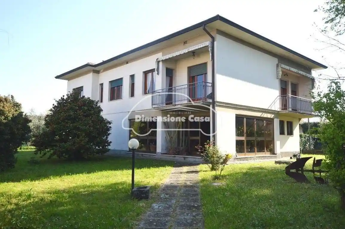 Villa in vendita a Lucca