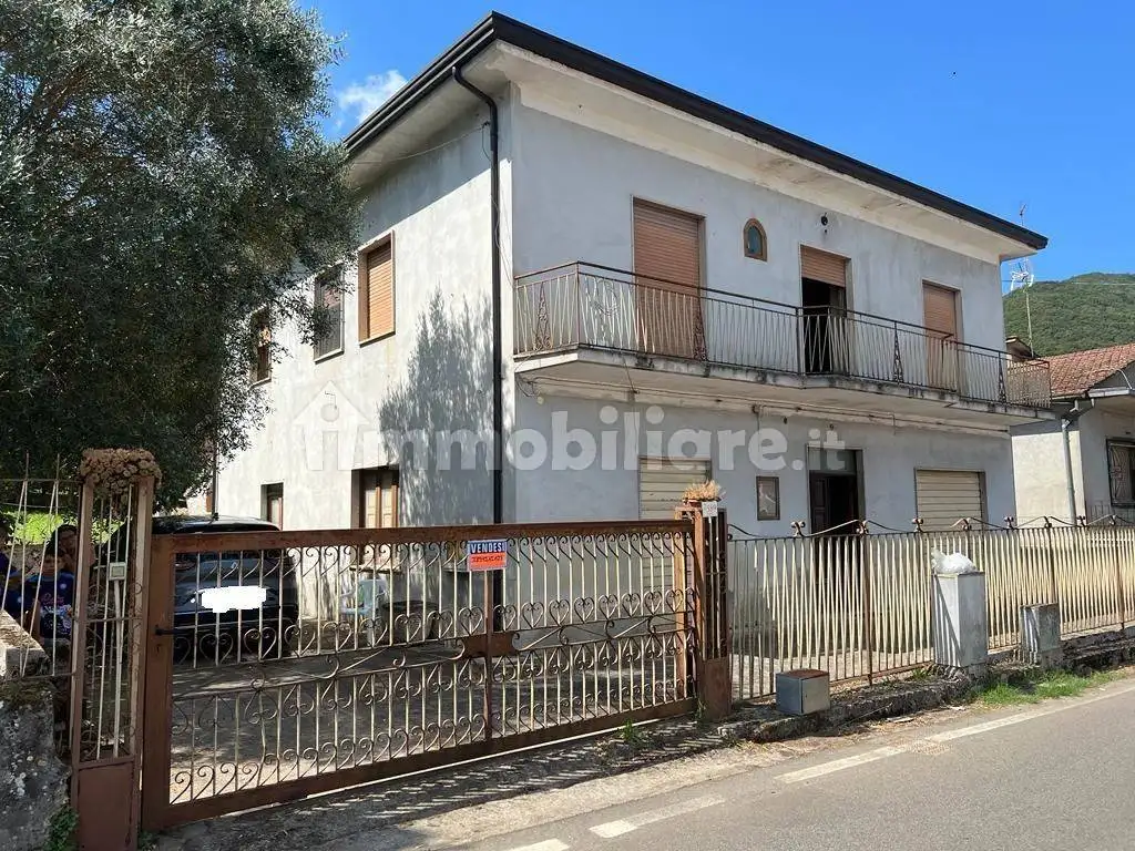 Villa in vendita a Dragoni