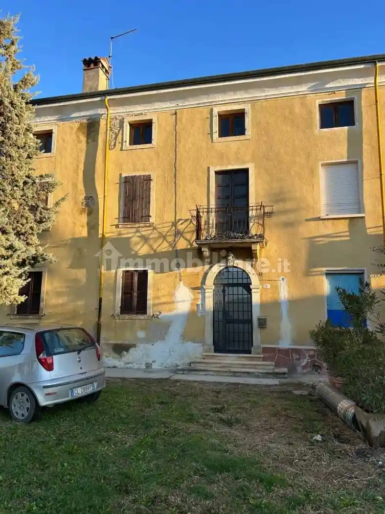 Rustico - Casale in vendita a Soave