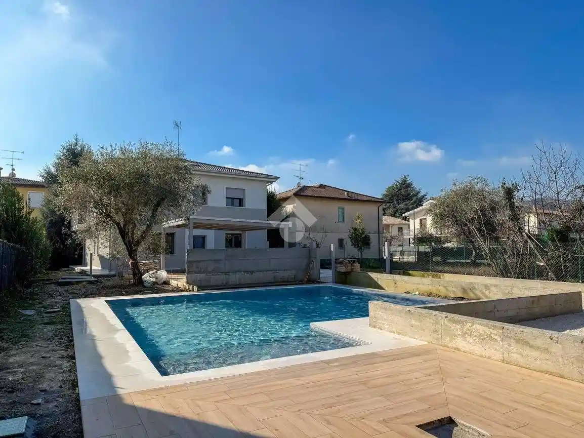 Villa in vendita a Padenghe sul Garda