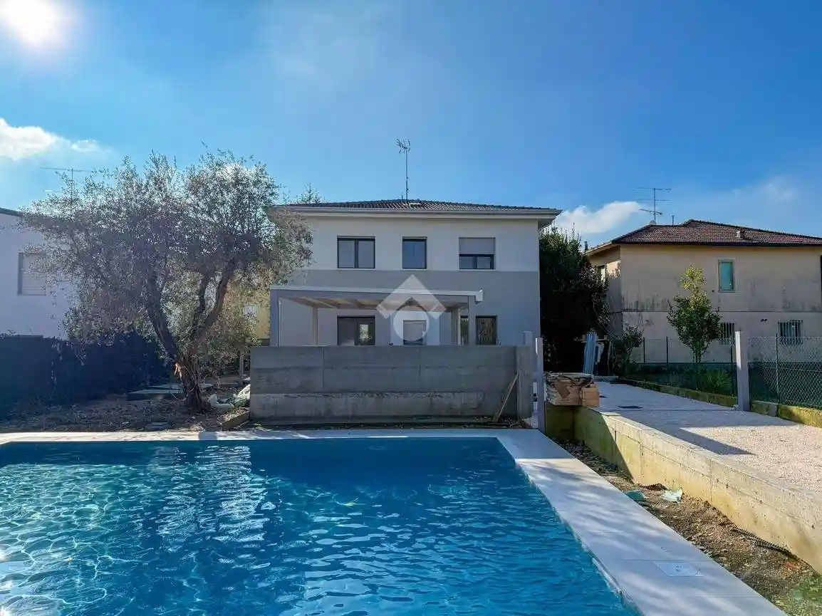 Villa in vendita a Padenghe sul Garda