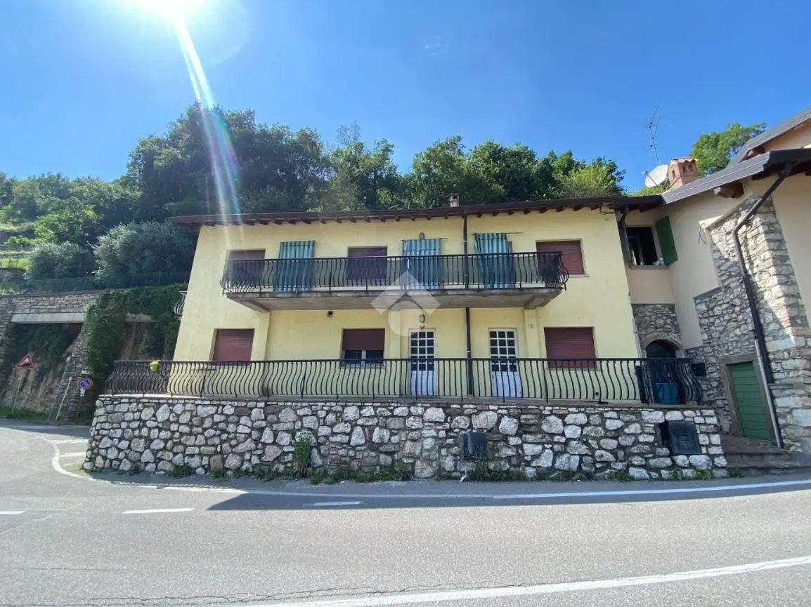 Casa indipendente in vendita a Adrara San Martino