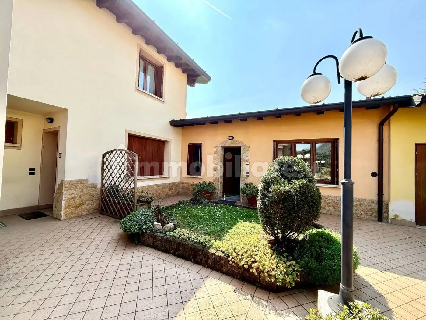 Villa plurifamiliare via Giuseppe Mazzini 6, Centro, Adro - foto 2