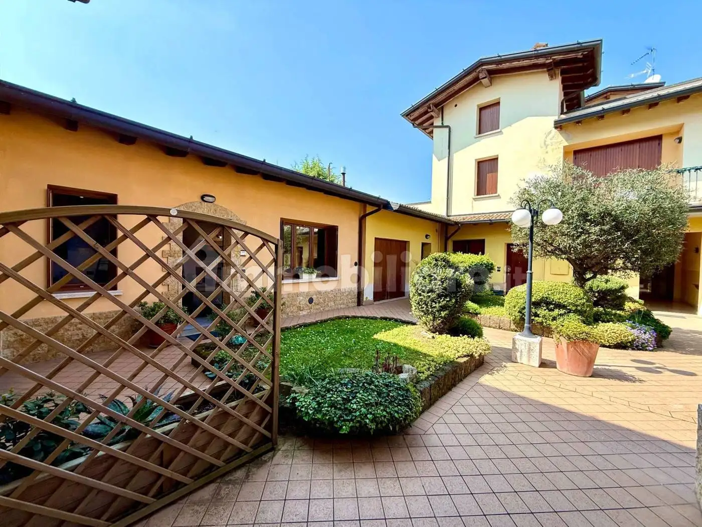 Villa plurifamiliare via Giuseppe Mazzini 6, Centro, Adro - foto 3