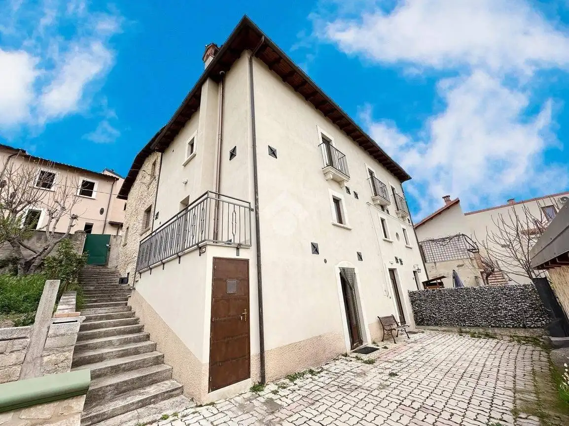 Casa indipendente in vendita a L'Aquila